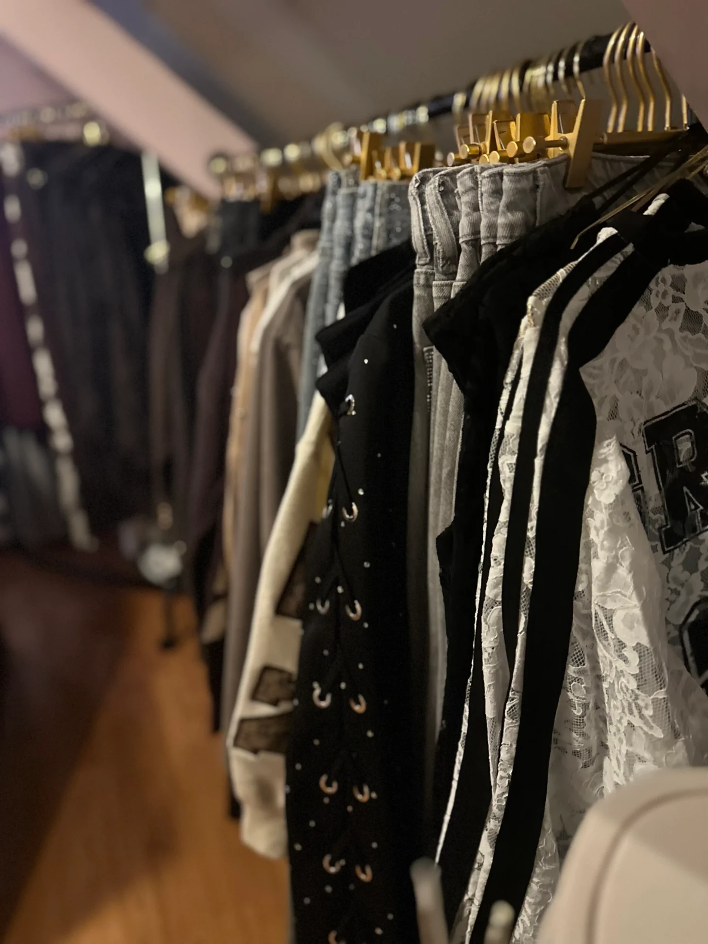 Damesmode collectie in de boutique